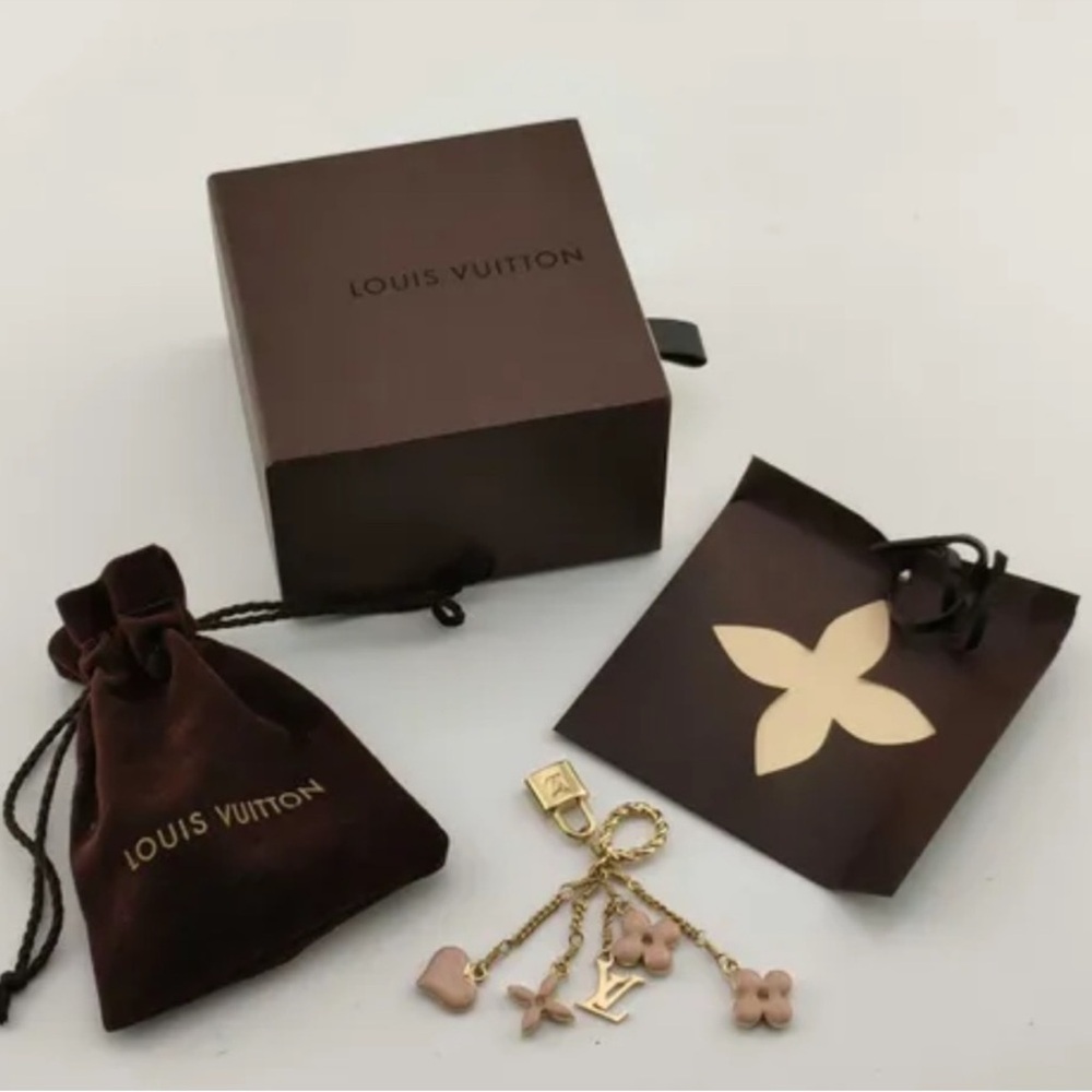 LOUIS VUITTON LV Necklace Charm or Key Chain